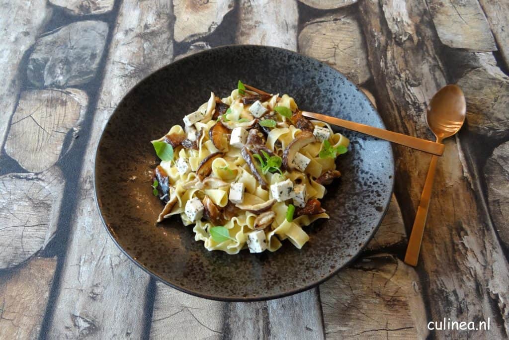 Pasta met shiitake en primosale