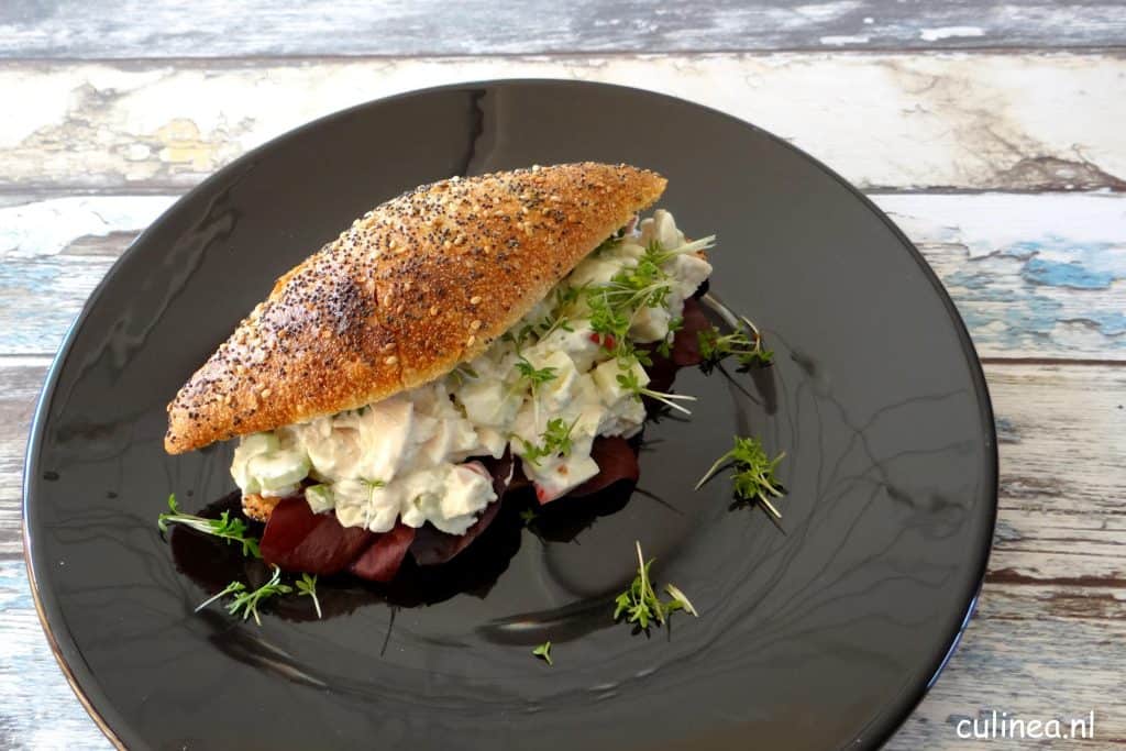 Broodje met kip roquefortsalade