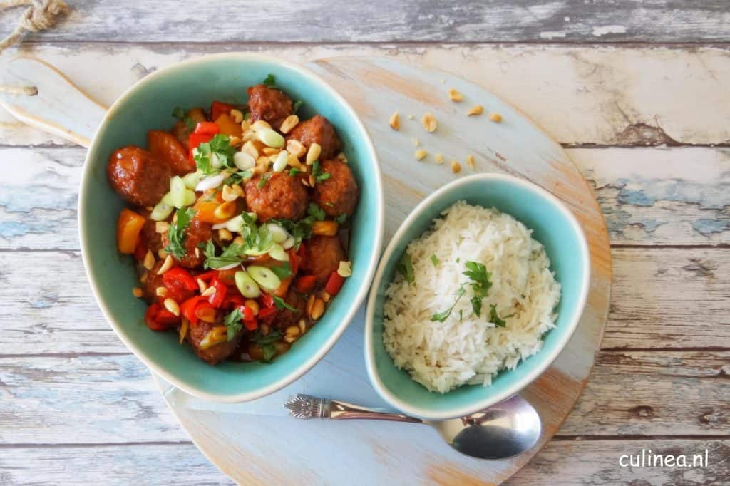 Zoetzure gehaktballetjes met rijst