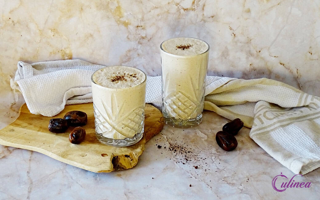 Espresso, dadel en yoghurtsmoothie
