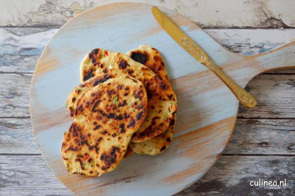 Pittig koriander knoflook naanbrood
