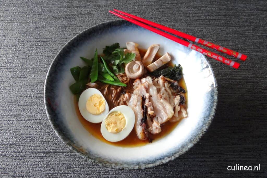 Miso noedelsoep met buikspek