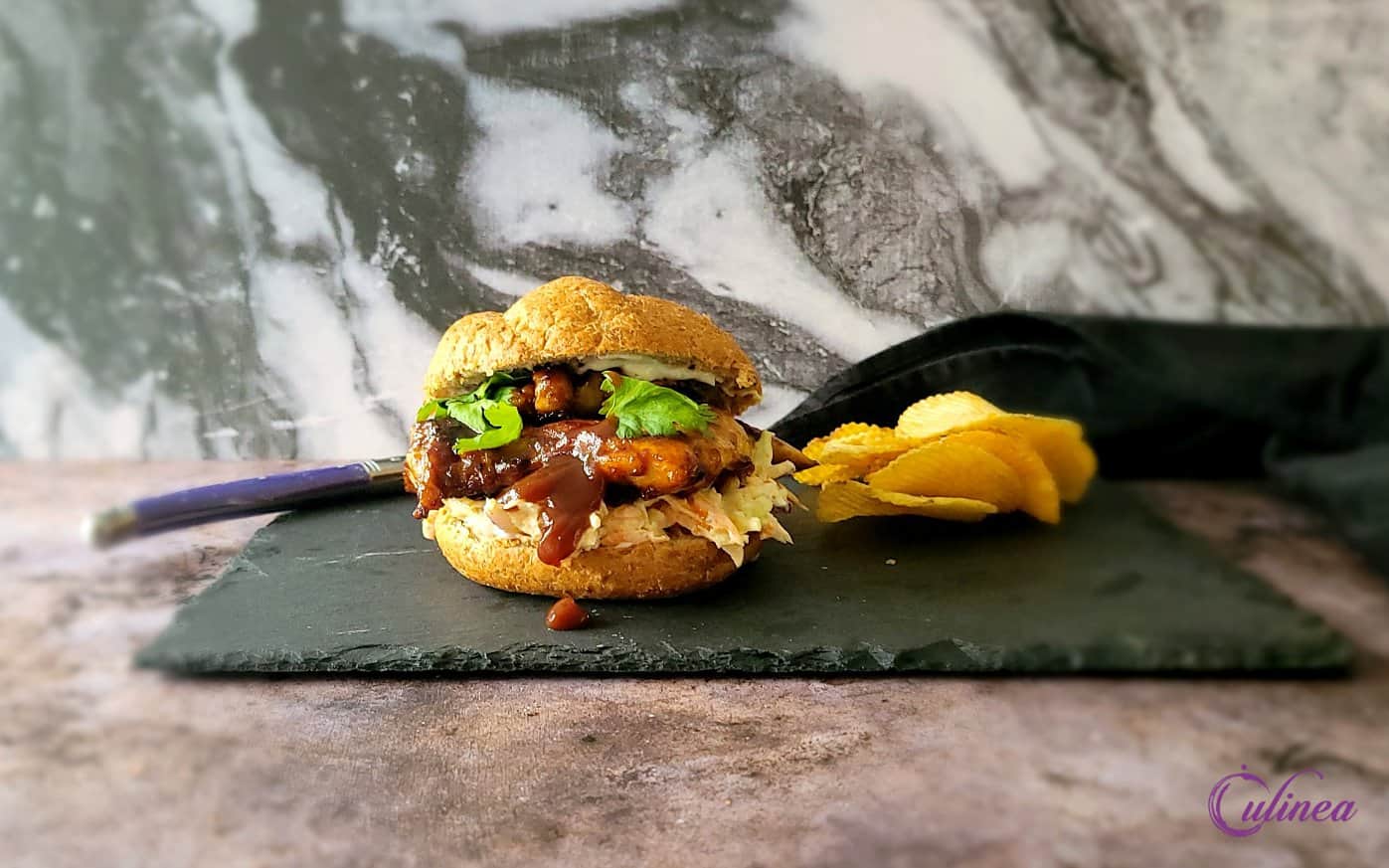 Broodje kip met pittige koolsalade