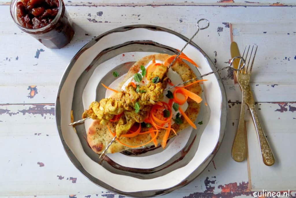 Indiase kipspiesjes met naanbrood