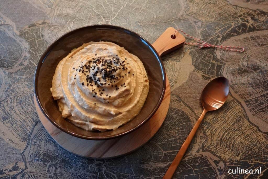 Hummus met rode miso