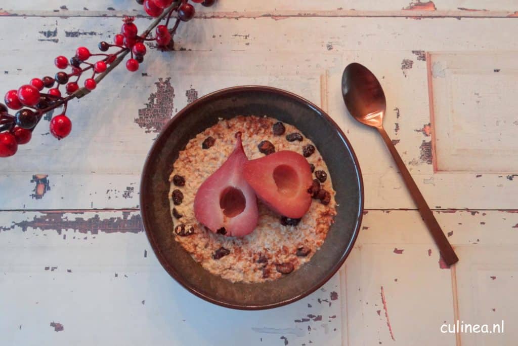 Overnight oats met stoofpeertje en cranberries