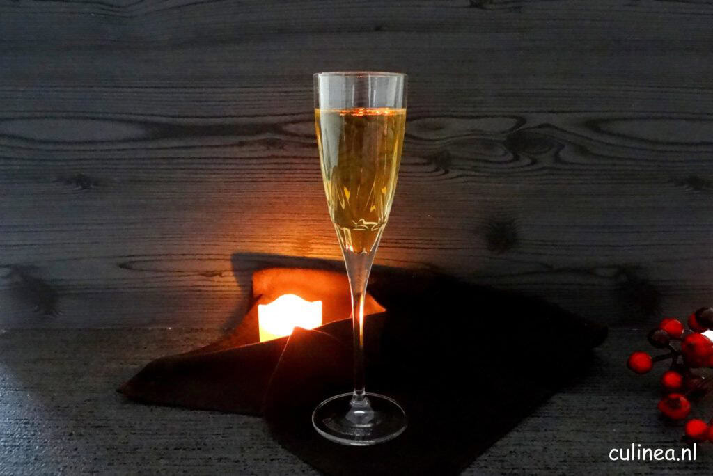 Sparkling Gold Champagne Cocktail