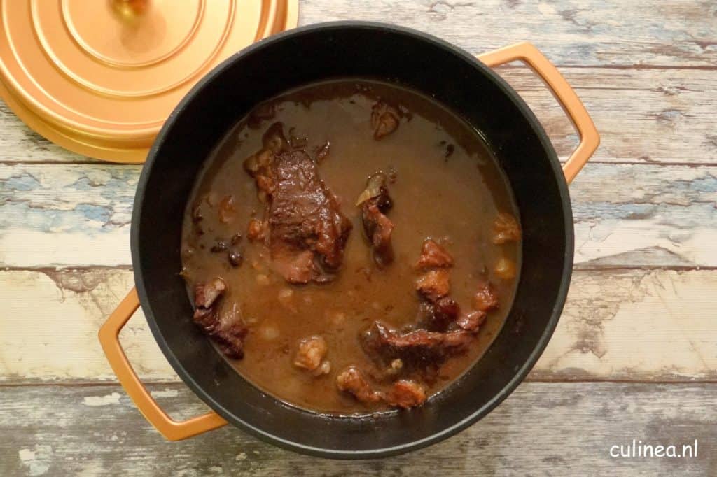 Sukadelapjes gestoofd in rode wijn