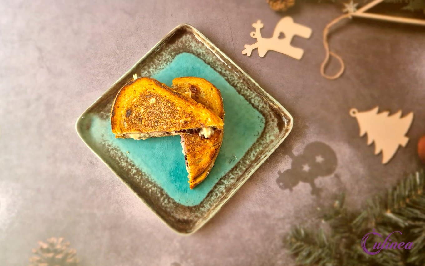 Tosti kalkoen, blauwe kaas en cranberrycompote