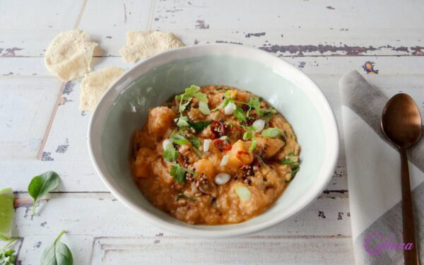 Dahl met pompoen, spinazie en tomaten