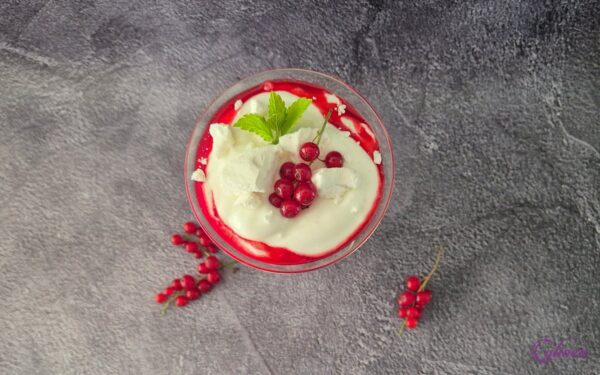 Eton Mess met rode bessen