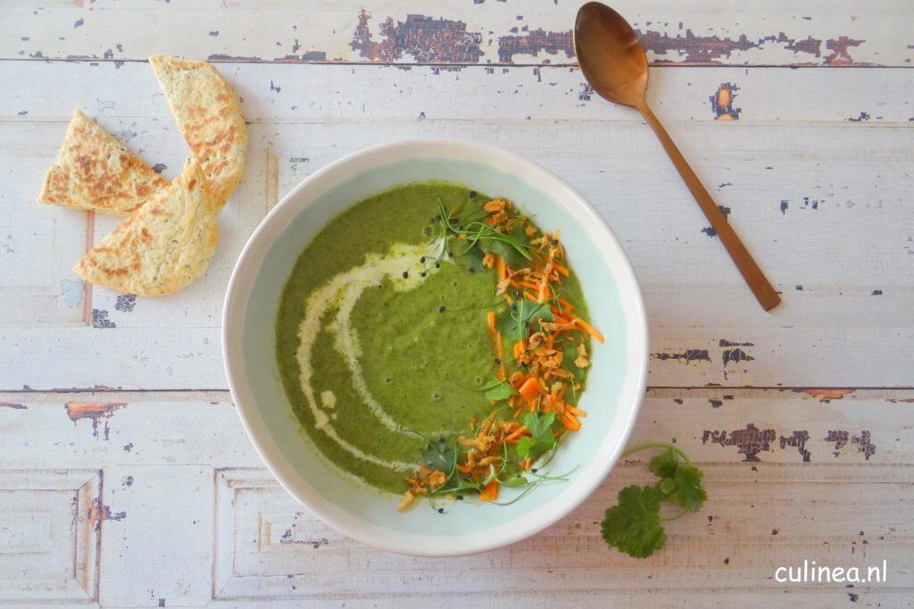 Groene currysoep met boerenkool, broccoli en prei