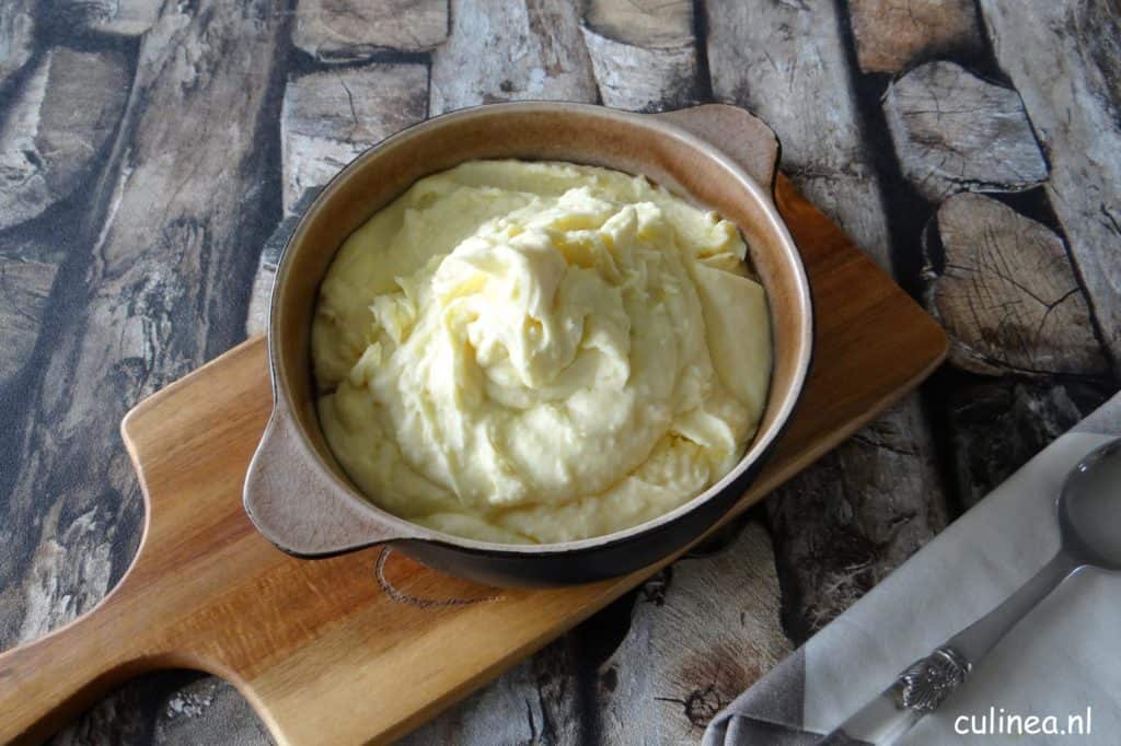 Aardappelpuree met kaas en knoflook