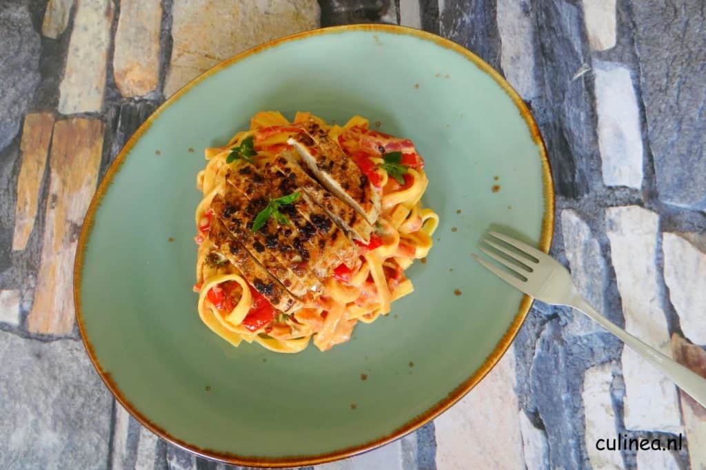 Tagliatelle met pikante kip