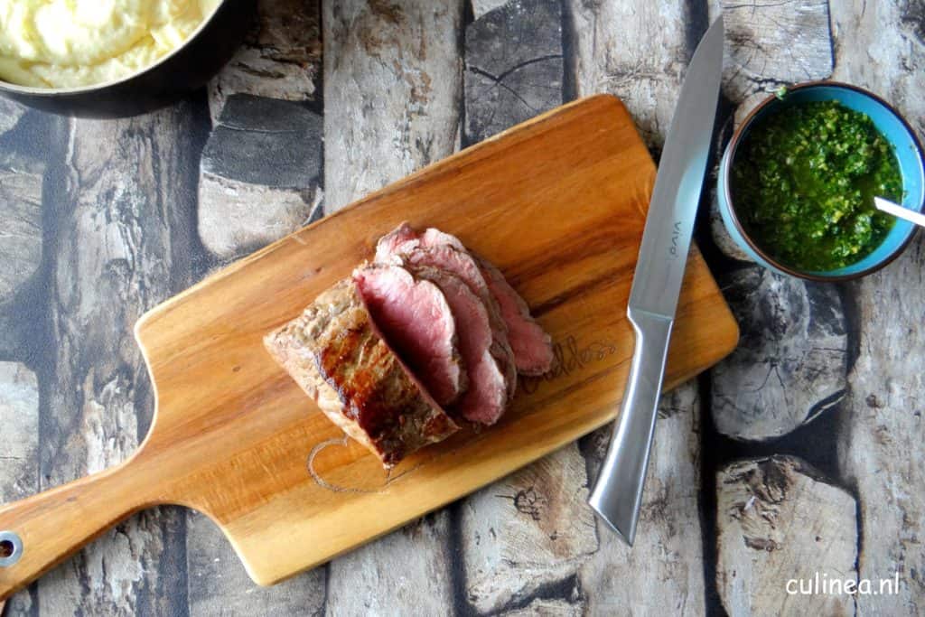 Runder zijlende met salsa verde