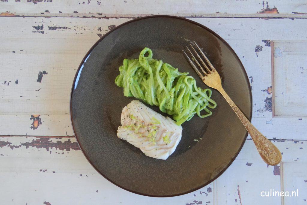 Kabeljauwhaasje met courgetti en romige avocadosaus
