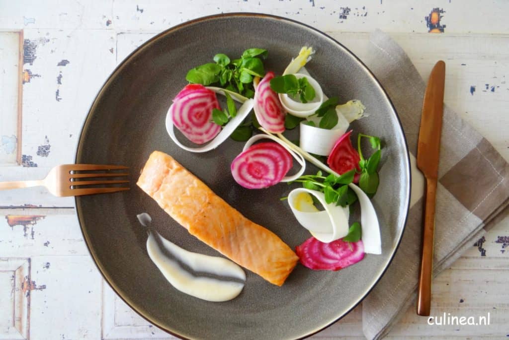Lavendel zalm met rauwe asperges en biet