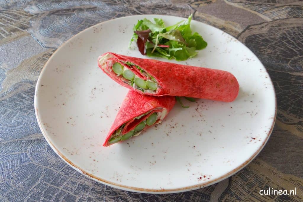 Rode biet wraps met groene asperges en Prosciutto