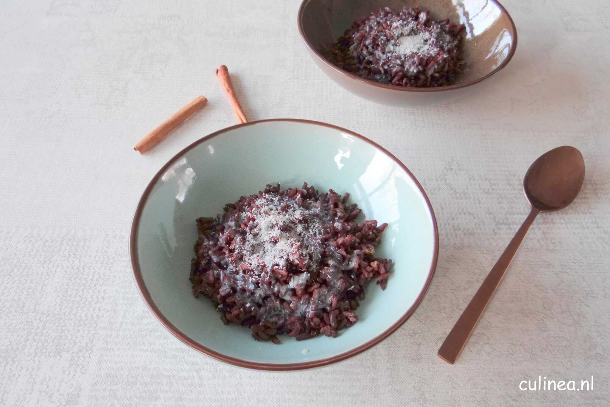 Zwarte rijstpudding met kokosmelk