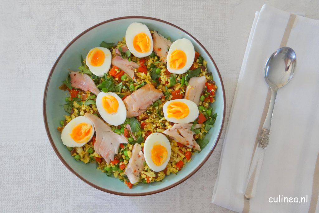 Kedgeree van bloemkoolrijst met gerookte forel