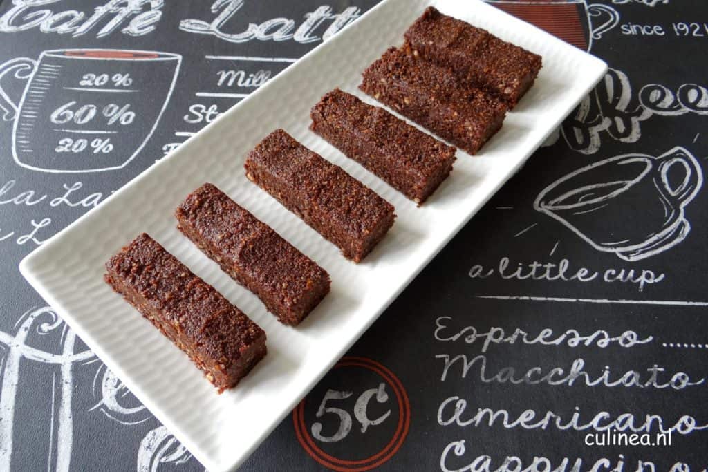 Energierepen van noten, kokos en cacao