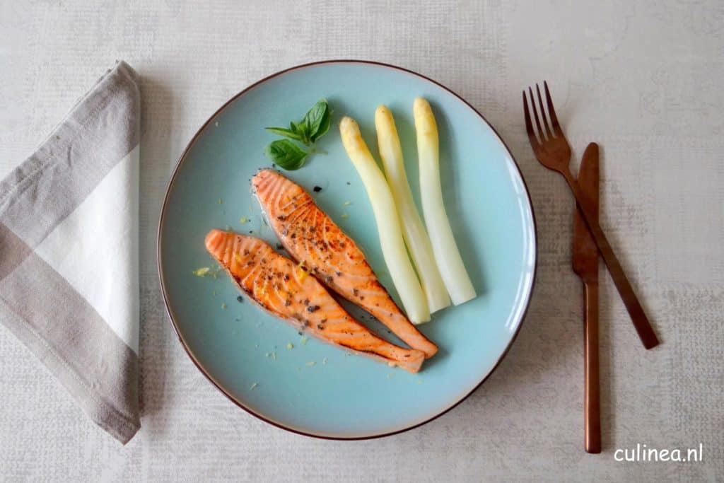 Gebrande zalmfilet met asperges