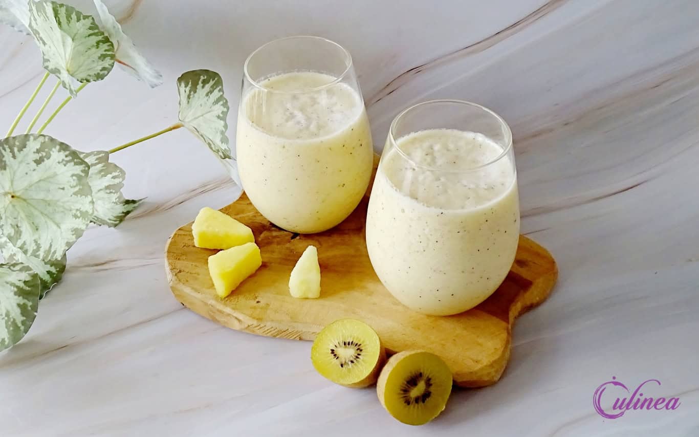 Tropische smoothie met kiwi, ananas en gember