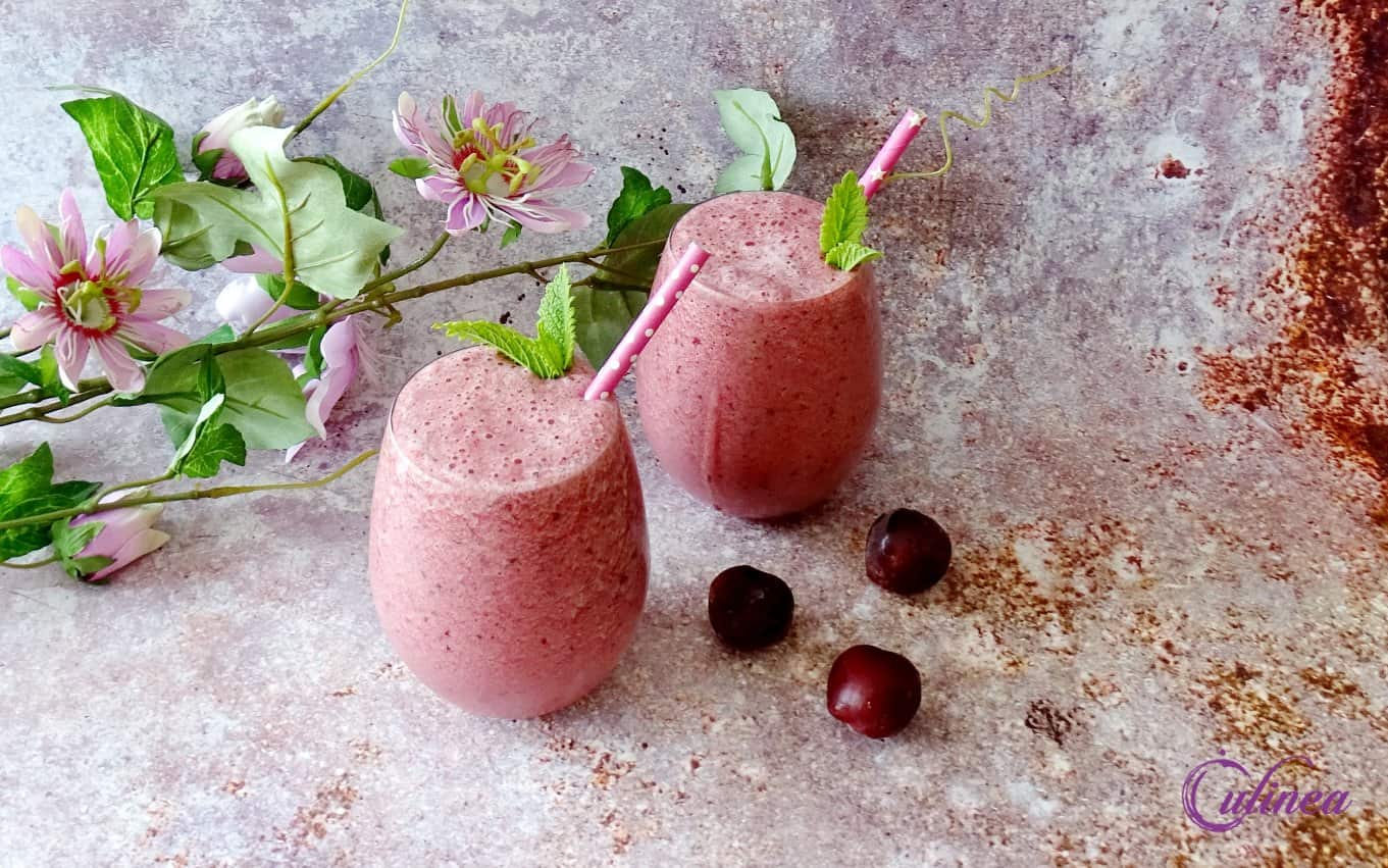 Kersen en rabarbersmoothie