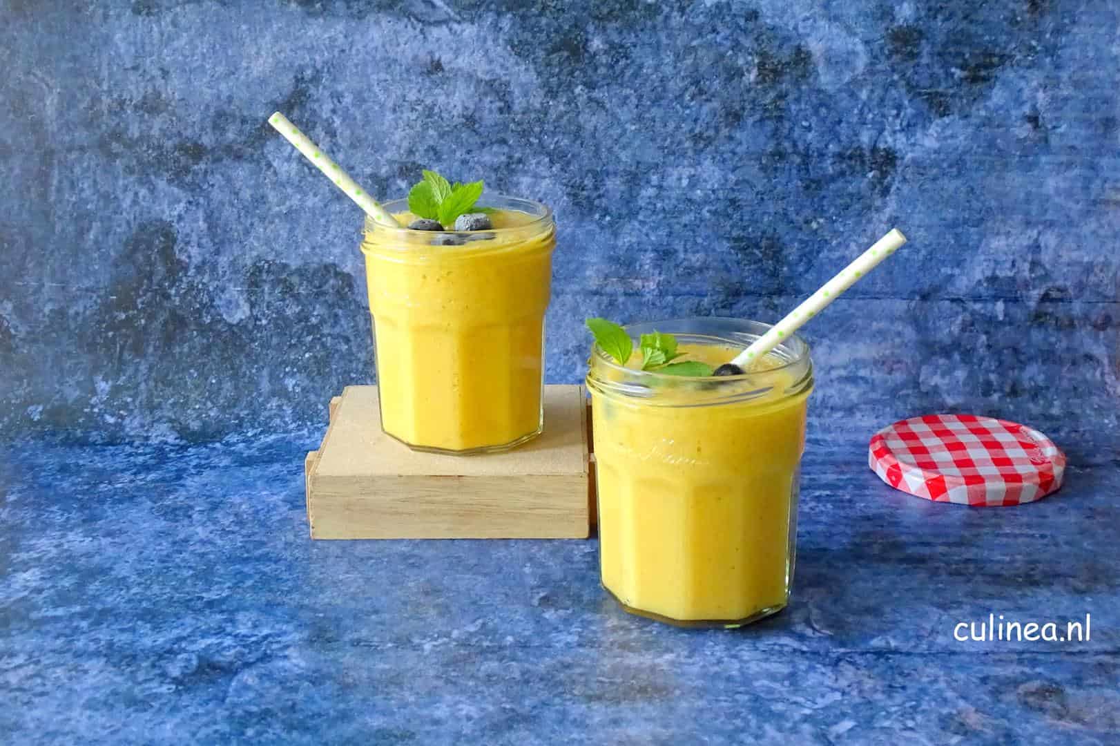Tropische mangosmoothie
