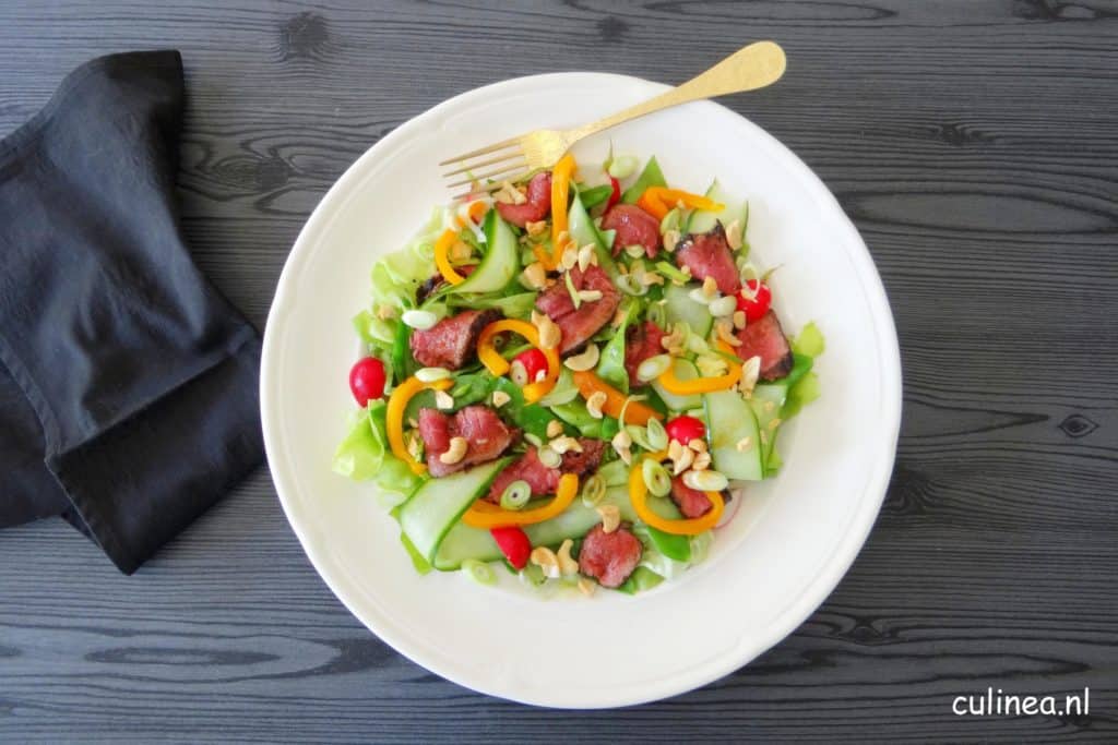 Aziatische steaksalade met pittige dressing