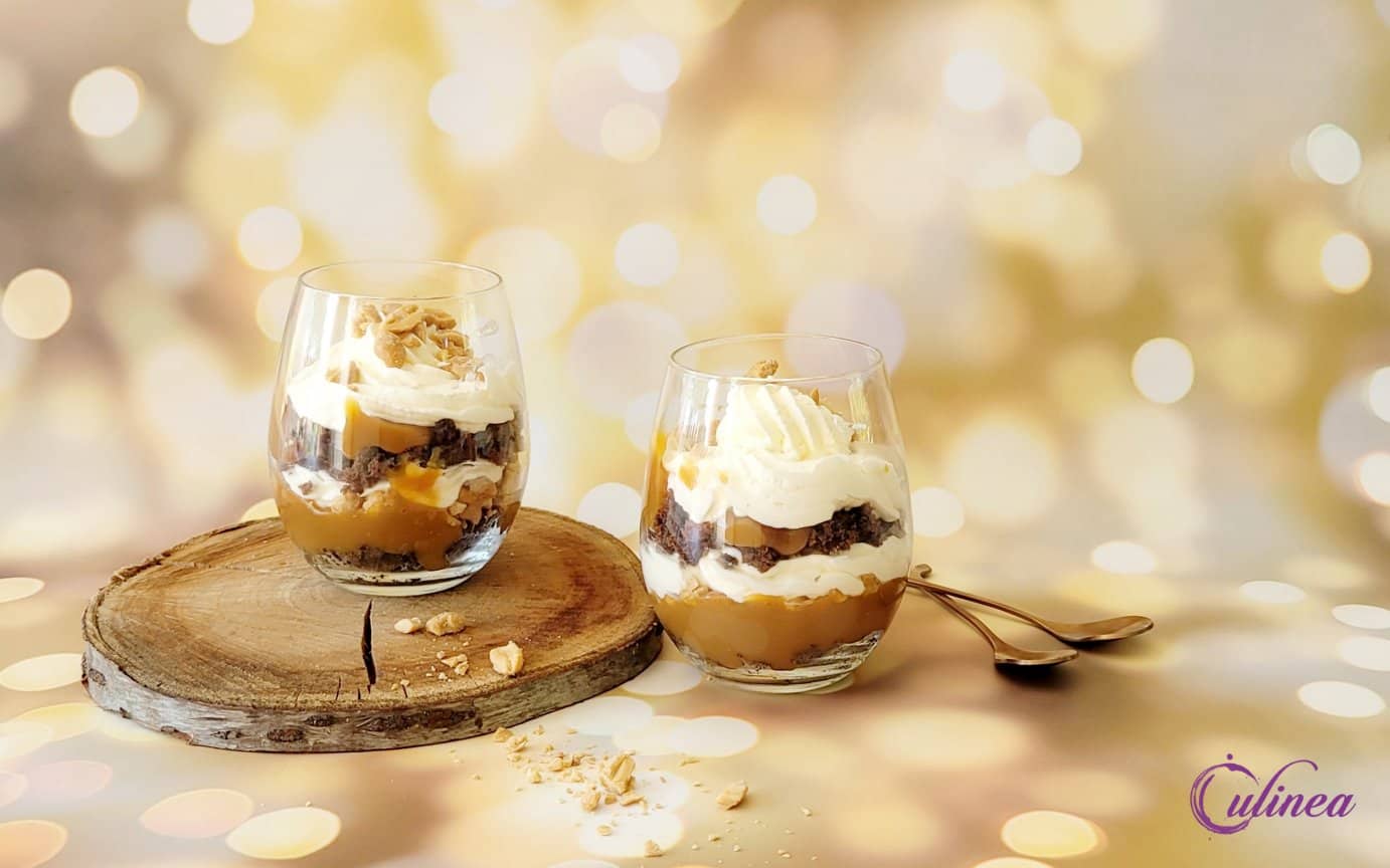 Karamel chocolade pinda trifle in een glaasje