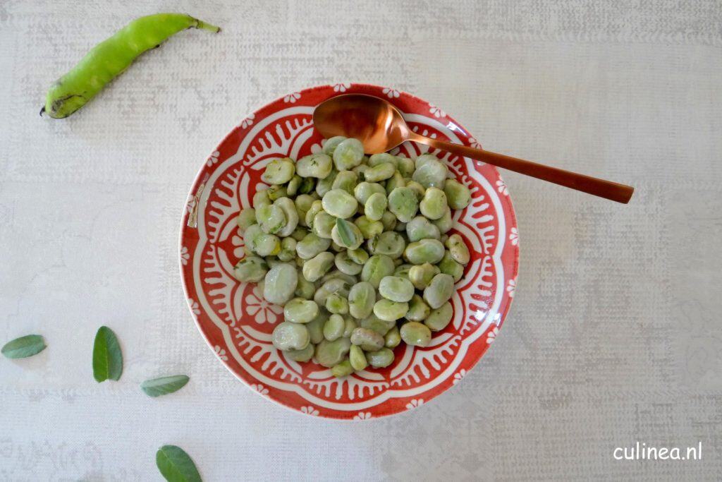 Tuinbonen met knoflook, rozemarijn en salie