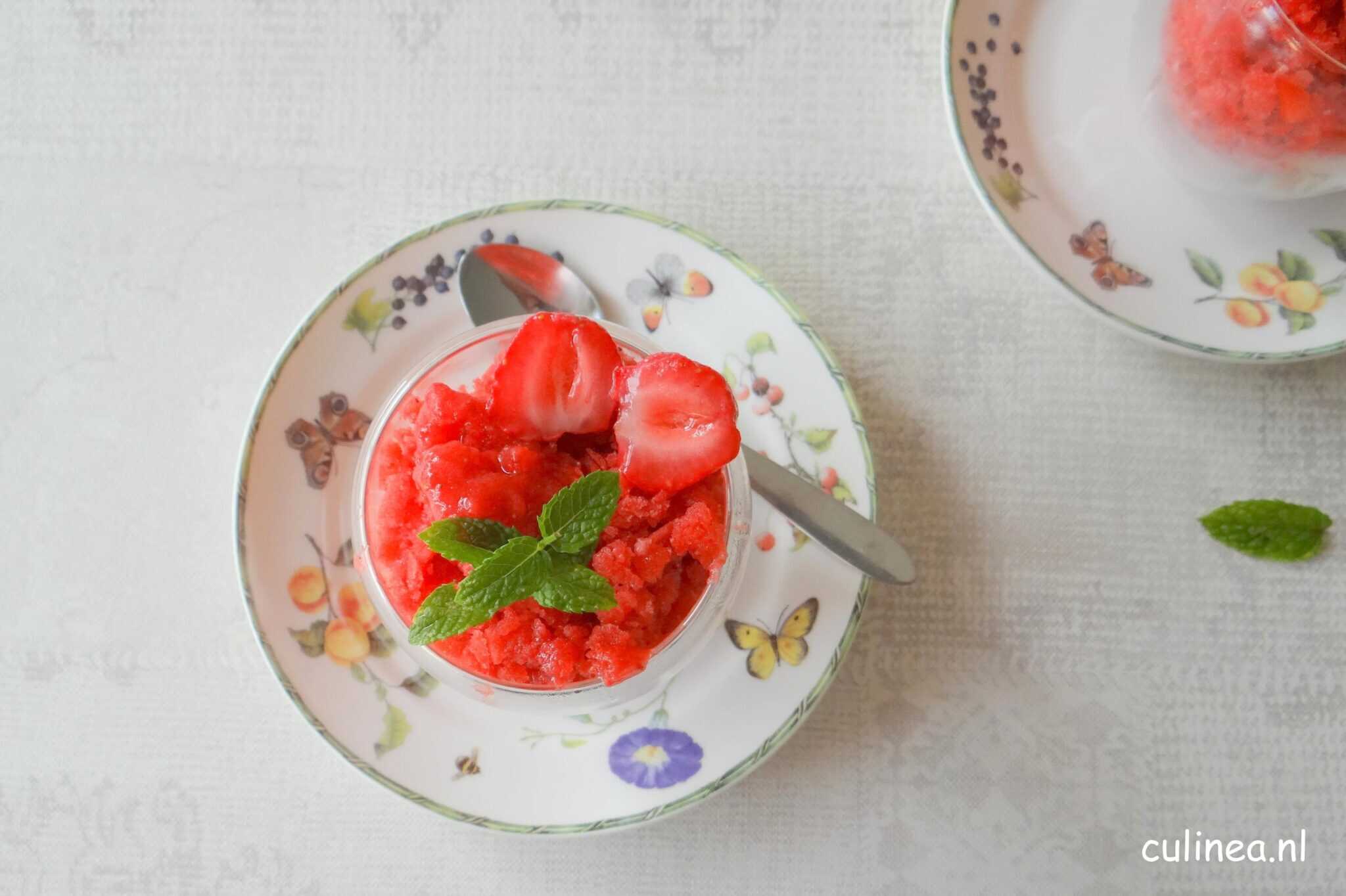 Aardbeien en Hibiscus Granita
