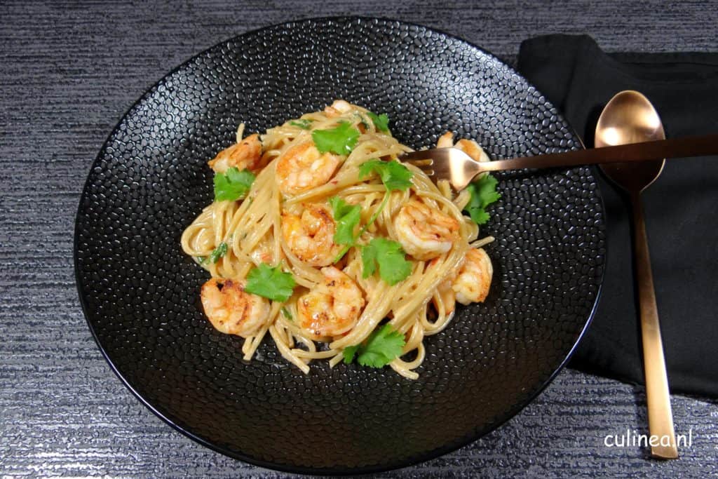 Spaghetti met garnalen en hete saus