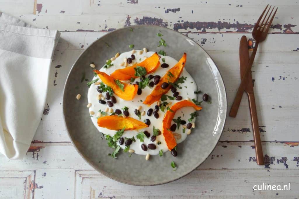 Gegrilde pompoen met een feta yoghurtdip