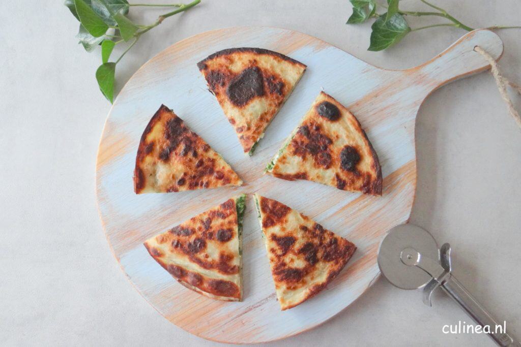 Quesadilla met spinazie, feta en mozzarella
