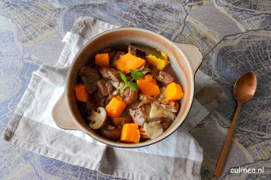 Runderstoof met paddenstoelen en pompoen