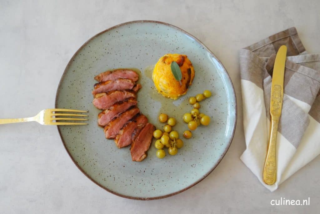 Eendenborst met ingelegde druiven