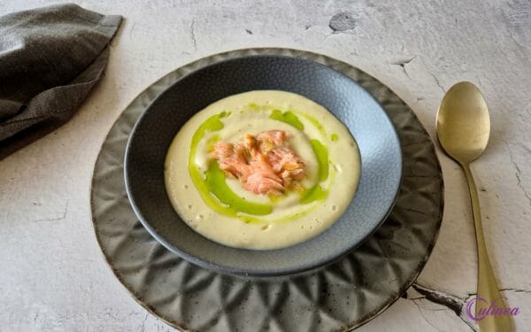 Peterseliewortel soep met gerookte zalm