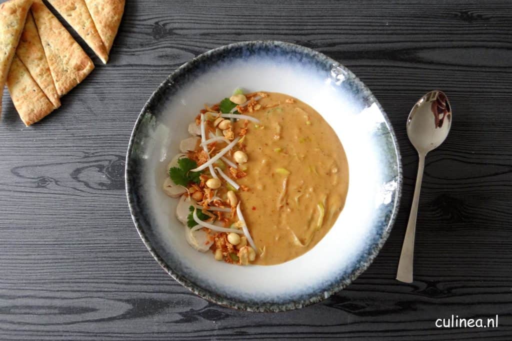 Pindasoep met kip en prei