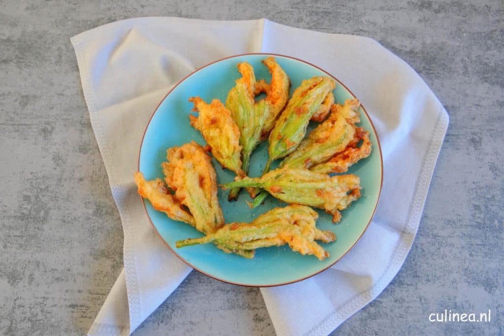 Tempura van courgettebloemen