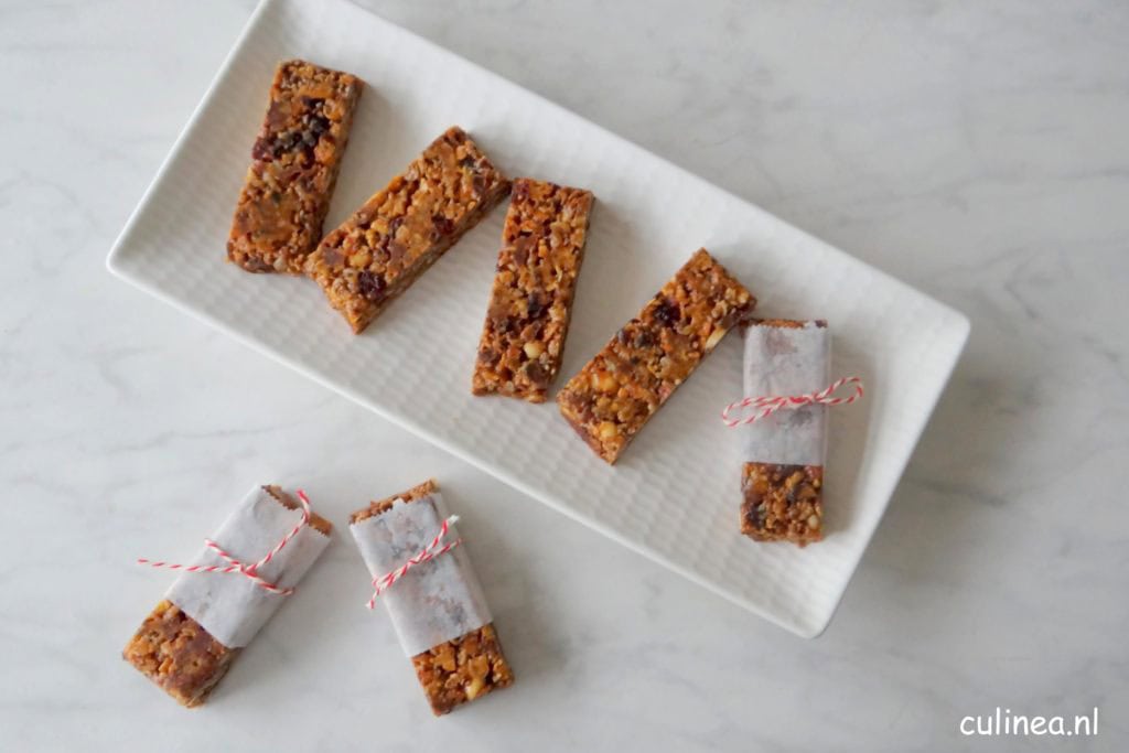 Zelfgemaakte granola repen