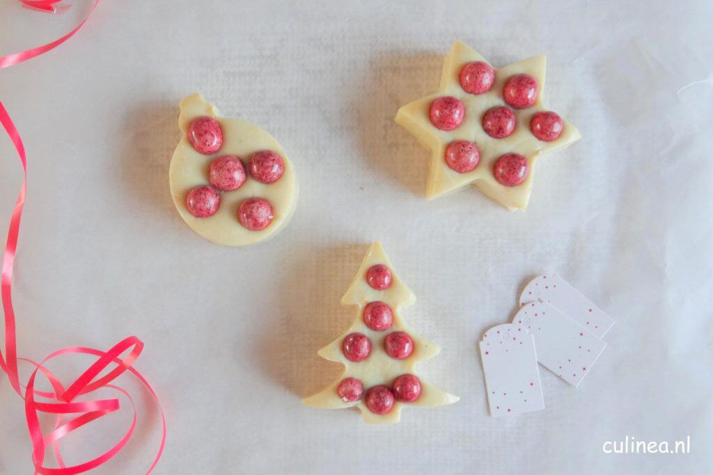Witte Kerstfudge vormpjes