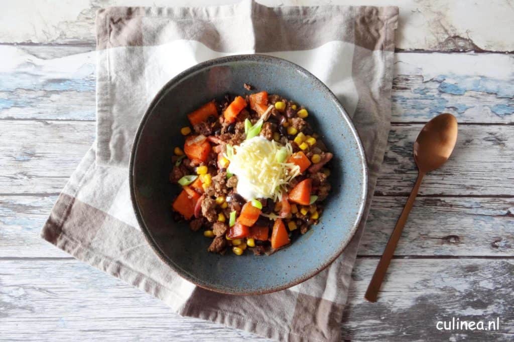 Mexicaanse gehaktschotel met zoete aardappel