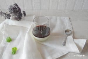 Yoghurt panna cotta met Amarena kersen