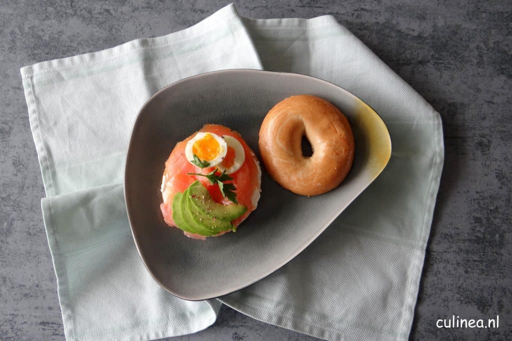 Bagel met gerookte zalm