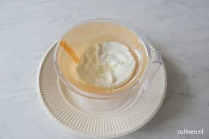 Gerookte zalm met labneh, zeekraal en venkel