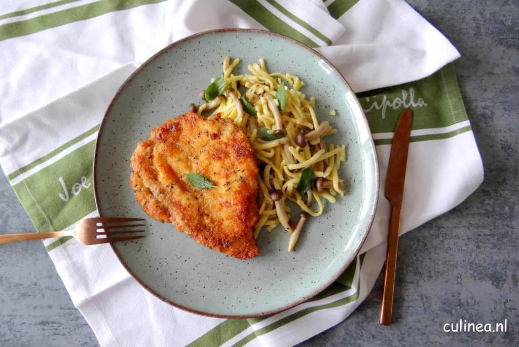 Kipschnitzel met spätzle en paddenstoeltjes
