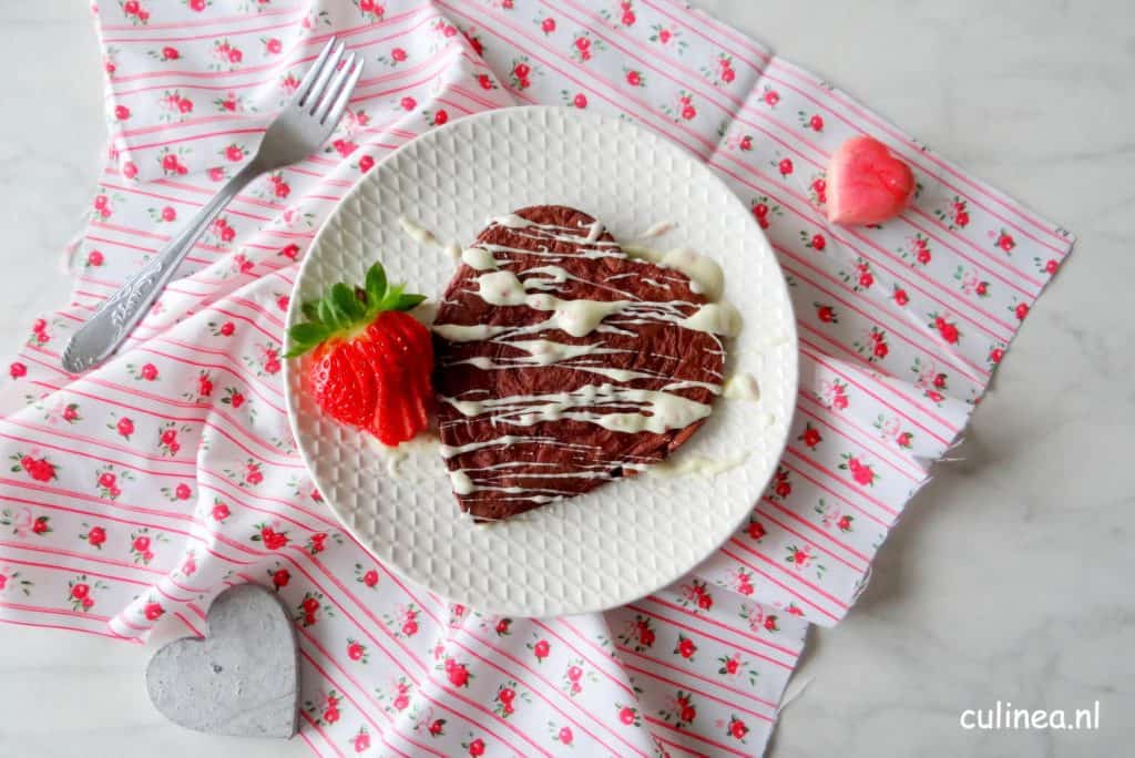 Red velvet hartvormige pannenkoekjes