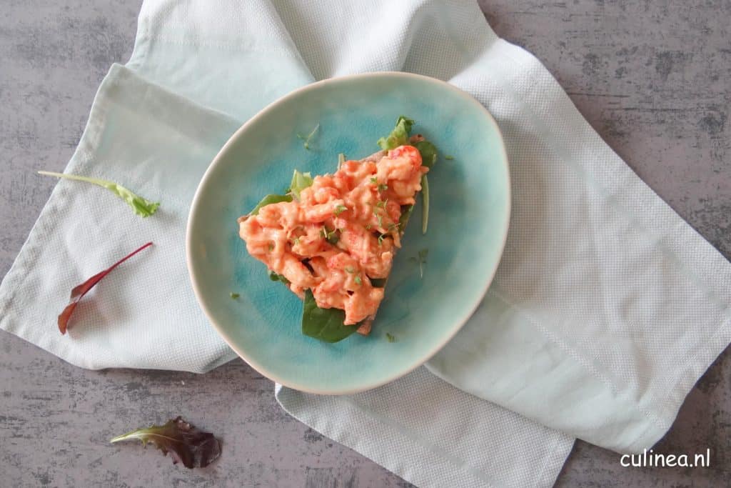 Cracker met rivierkreeftjescocktail